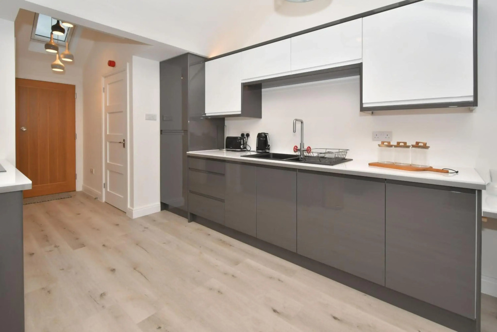 Antrobus Deluxe Apartments by YourStays