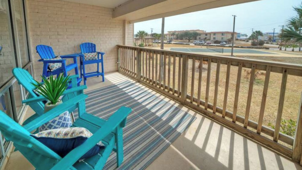 Sleeps 20 3 Condos w/ Beach Access, Pool, Tennis Courts Sea Sands Complex