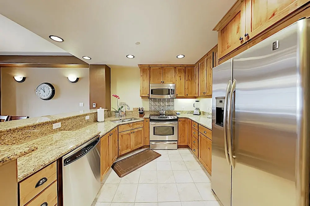 New Listing! Lake-side Gem W/ Mountain Views 2 Bedroom Townhouse
