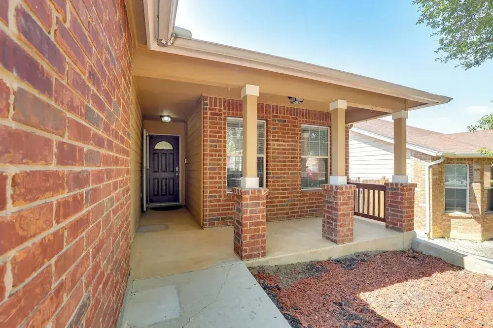San Antonio Area Home w/ Deck, 14 Mi to Dtwn!