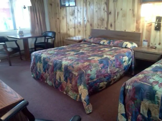 Budget Host Parkway Motel