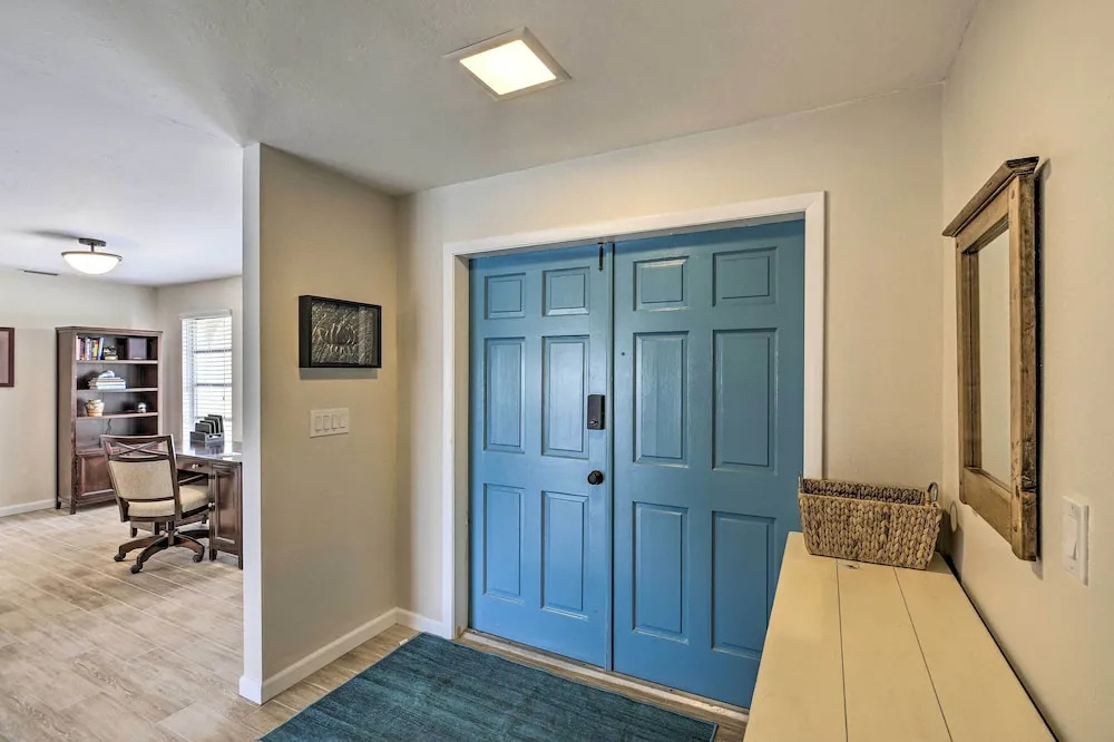 Canal-front Cape Coral Family Home: Pets Welcome