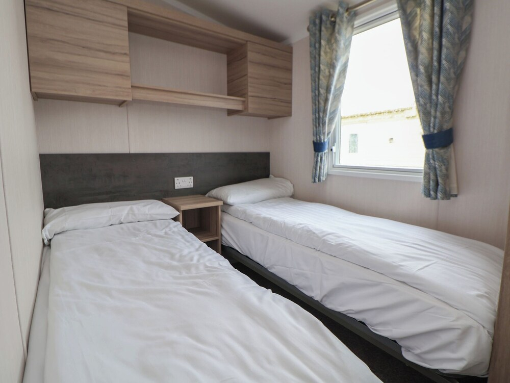 Caravan B8