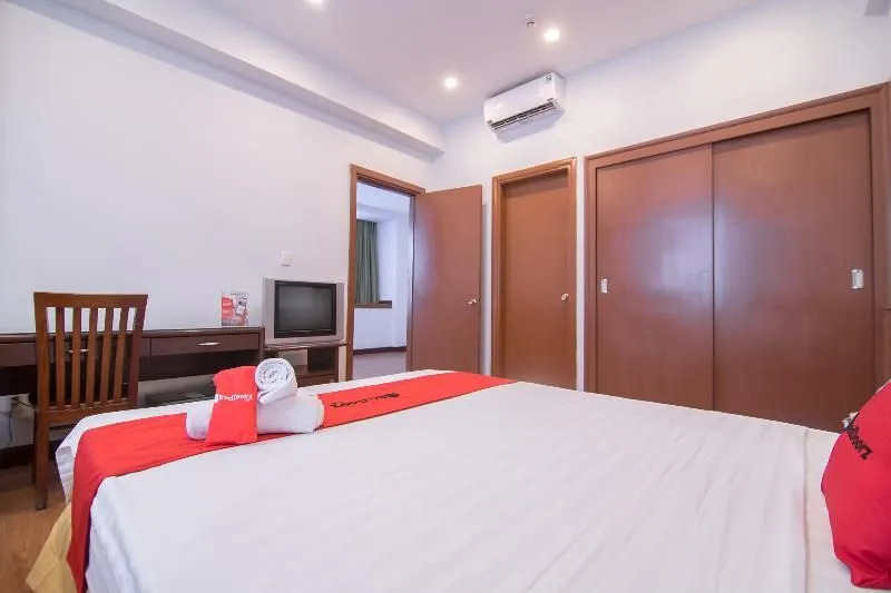 RedDoorz Plus Near Van Mieu Quoc Tu Giam