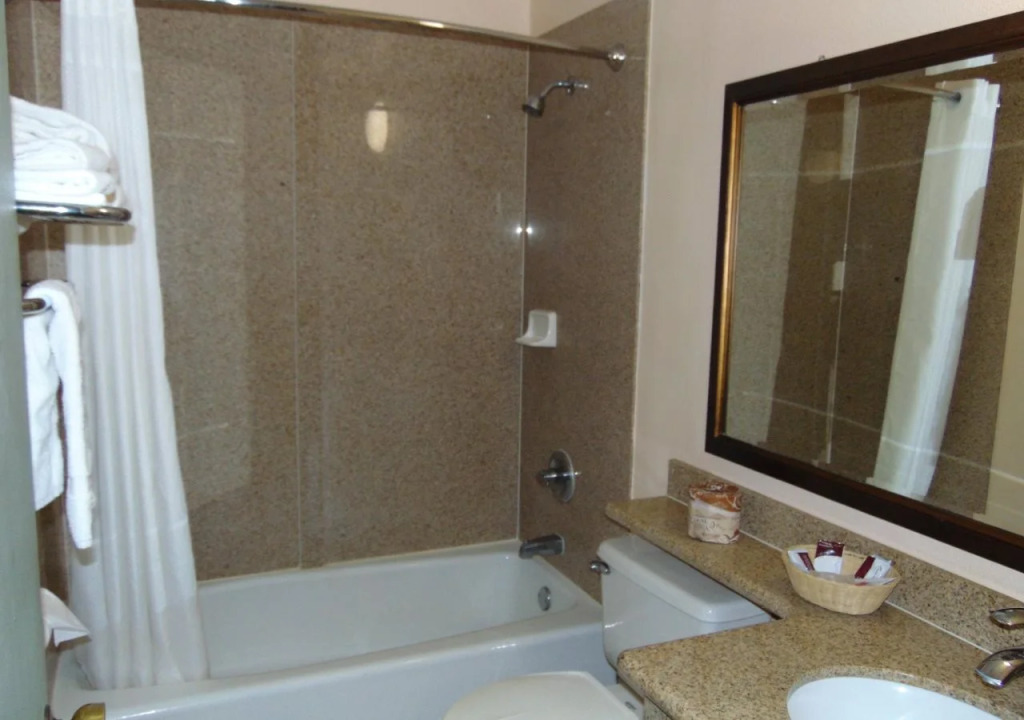 Corcoran Country Inn