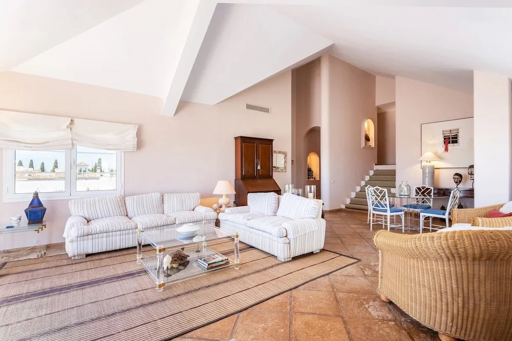 Exclusive Apartment, 200m2, Near Puerto Banus, Señorío de Marbella