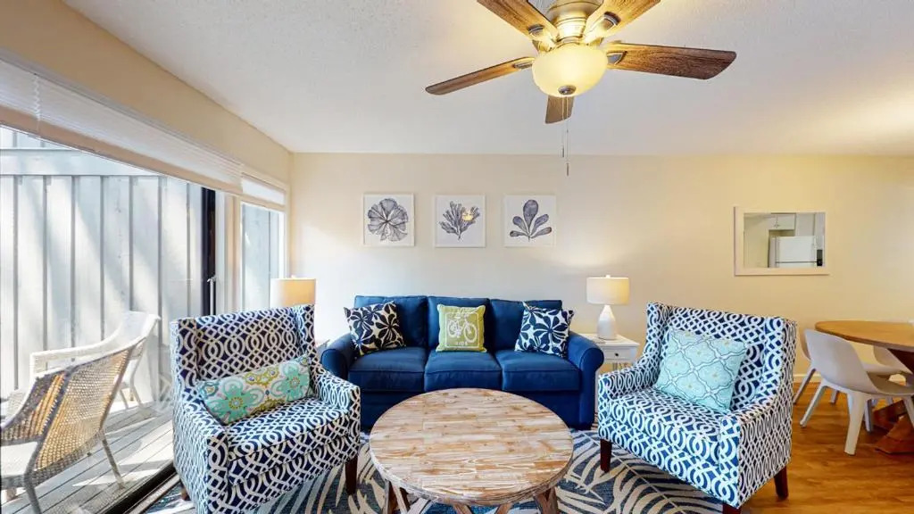 4 Hickory Cove