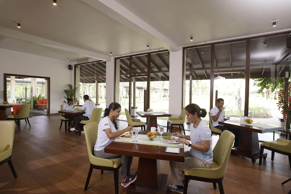 Reefs Edge Hotel