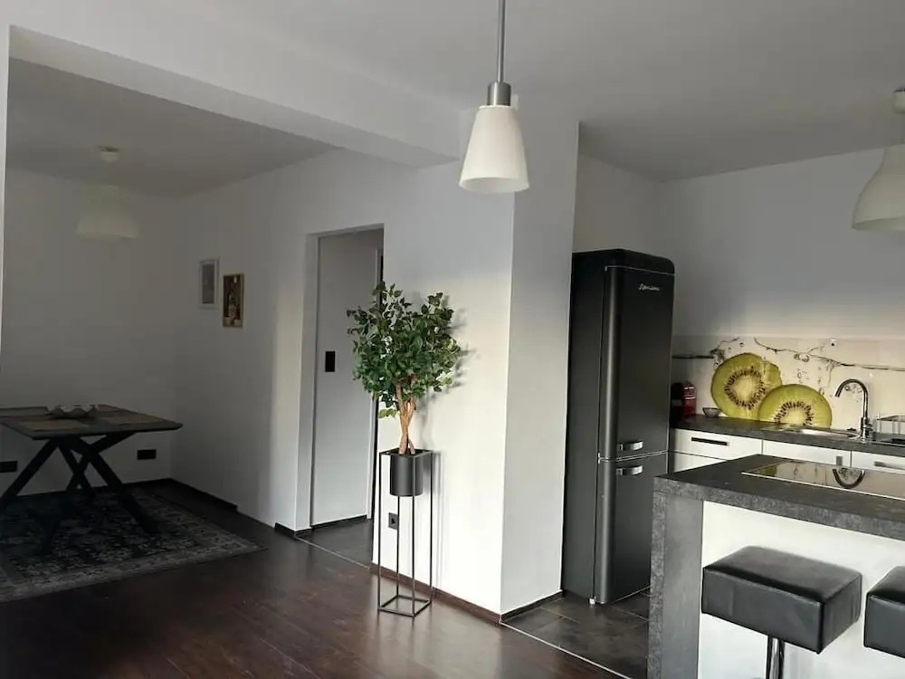 FarawayHomes Studio Bruck 17
