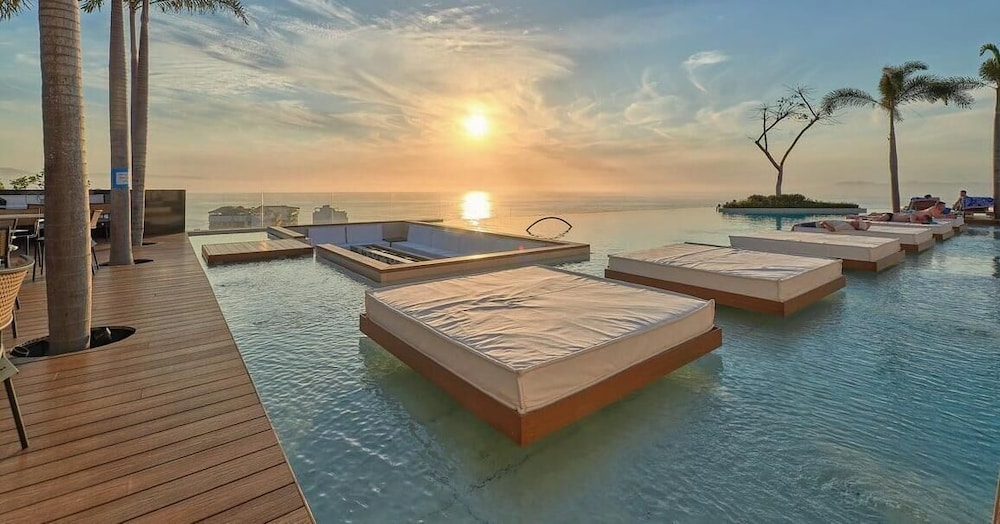 Luxury 1BR Condo - Rooftop Pool - Bay View