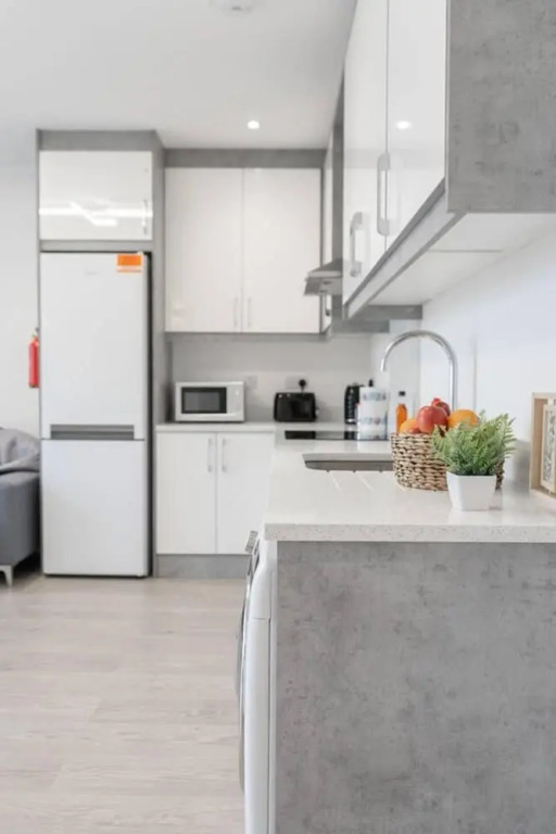 Livestay - Luxury 2bed Apartment With Free Parking