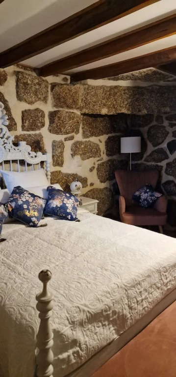 Rustic Retreat-Country House