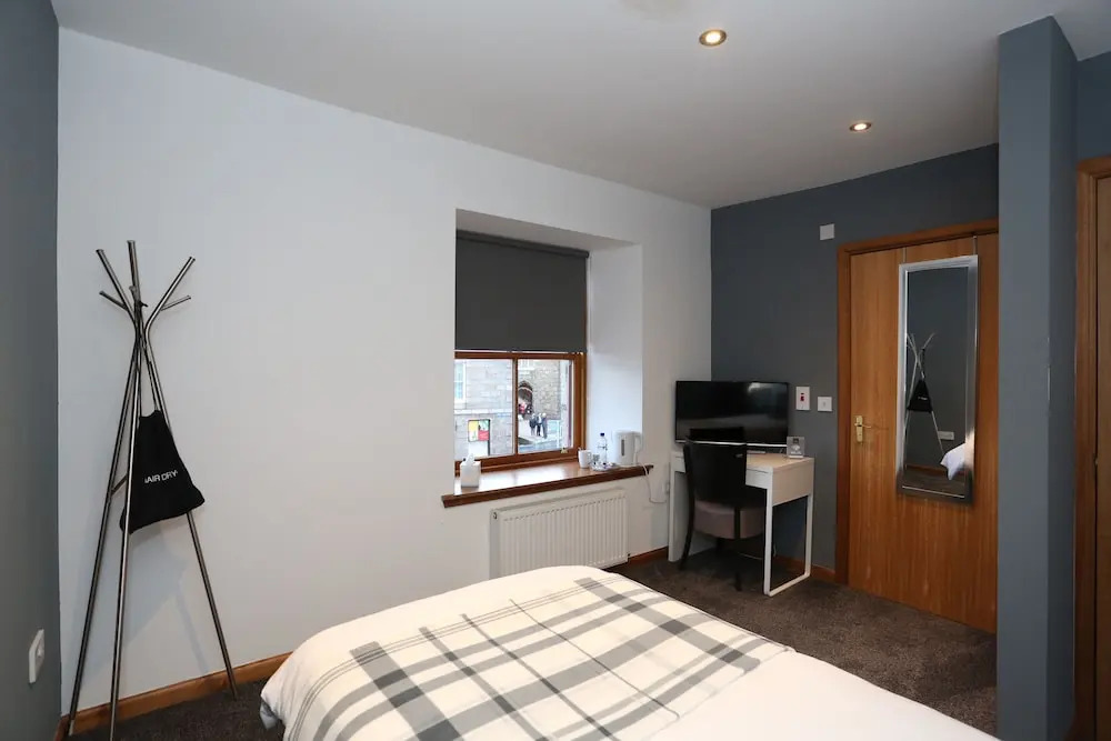 The Square Kintore