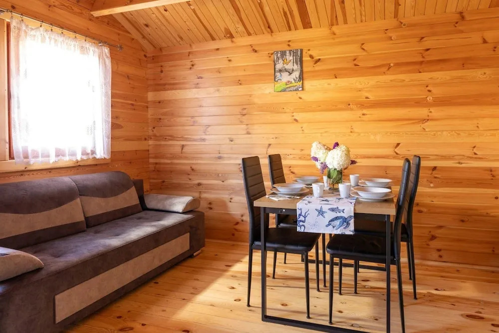 Holiday Cottages, hot tub and Sauna Included