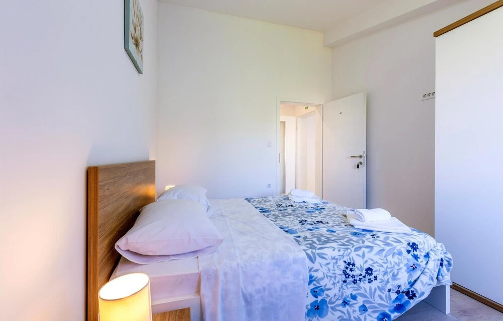 Beautiful Apartment in Jesenice With Wifi and 4 Bedrooms