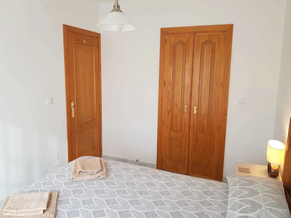 Stunning 2-Bed House in Nerja w. pool, a/c, garage
