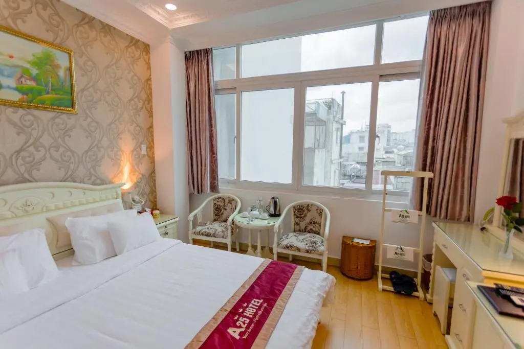 DAHLIALAND SAIGON HOTEL & SWIMMING PooL