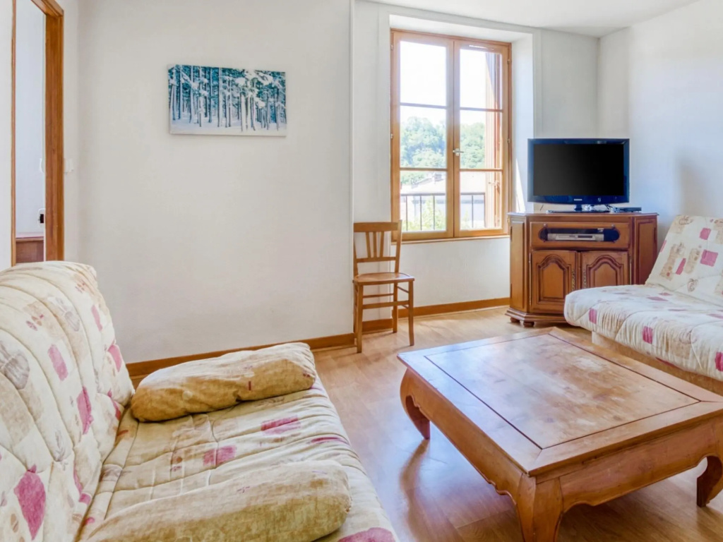 Lovely Cottage in Pontgibaud with Garden Near Lake