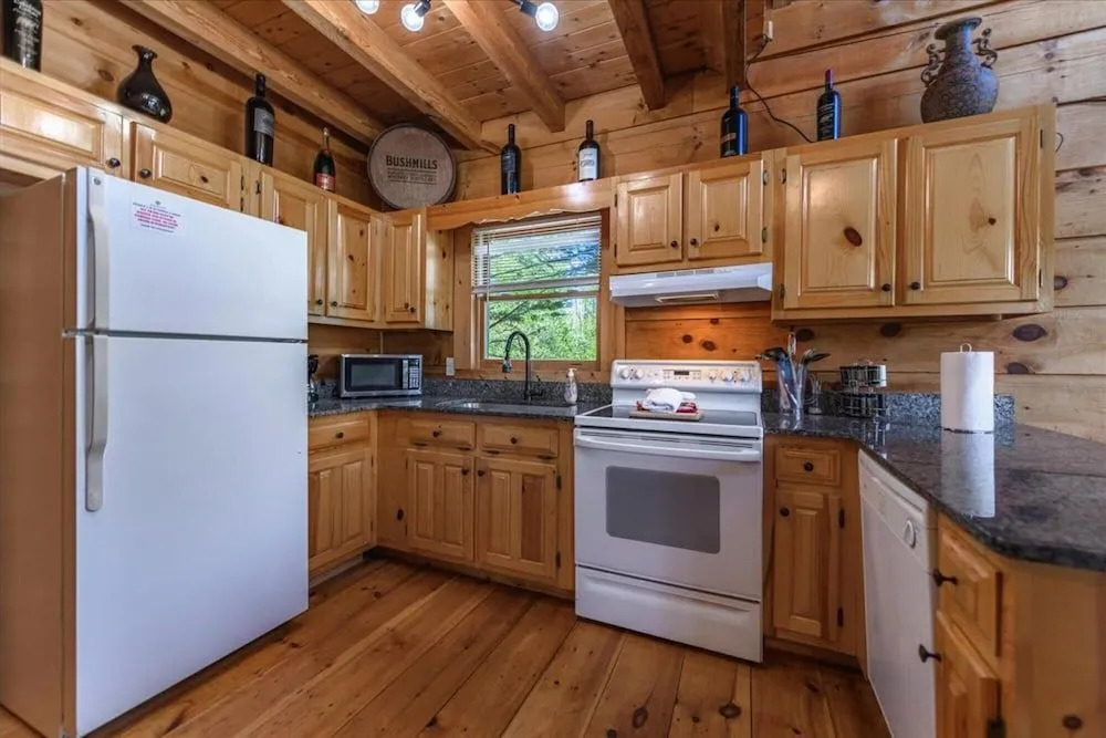 Alessandras - Beautiful Rustic-chic Riverfront Cabin Fireplace pet Friendly