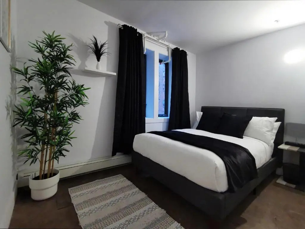 Cameo Hotel and Suites