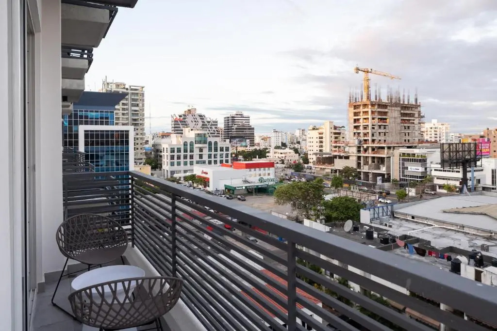 King-pool-CityView-Gym-WiFi-1br-YellowKey