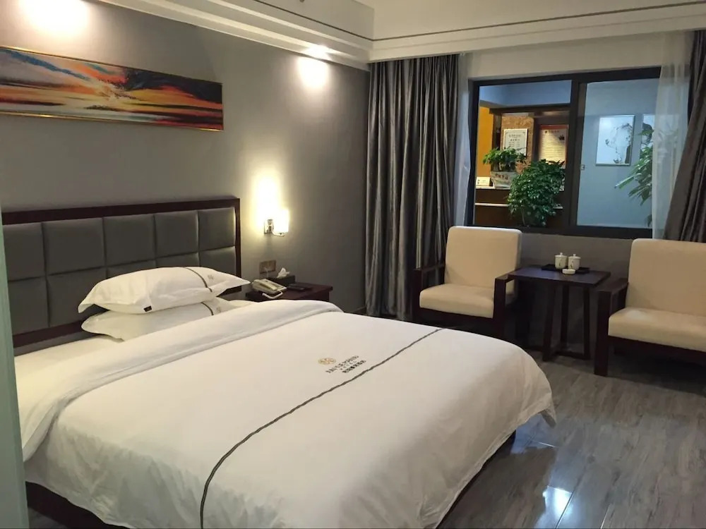Jun Yue Man Ju Hotel