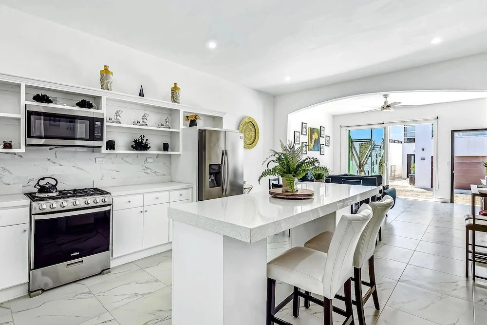 Dog-friendly Home 3 Rows to Beach With Rooftop Deck, Pool, hot Tub, & Kitchen