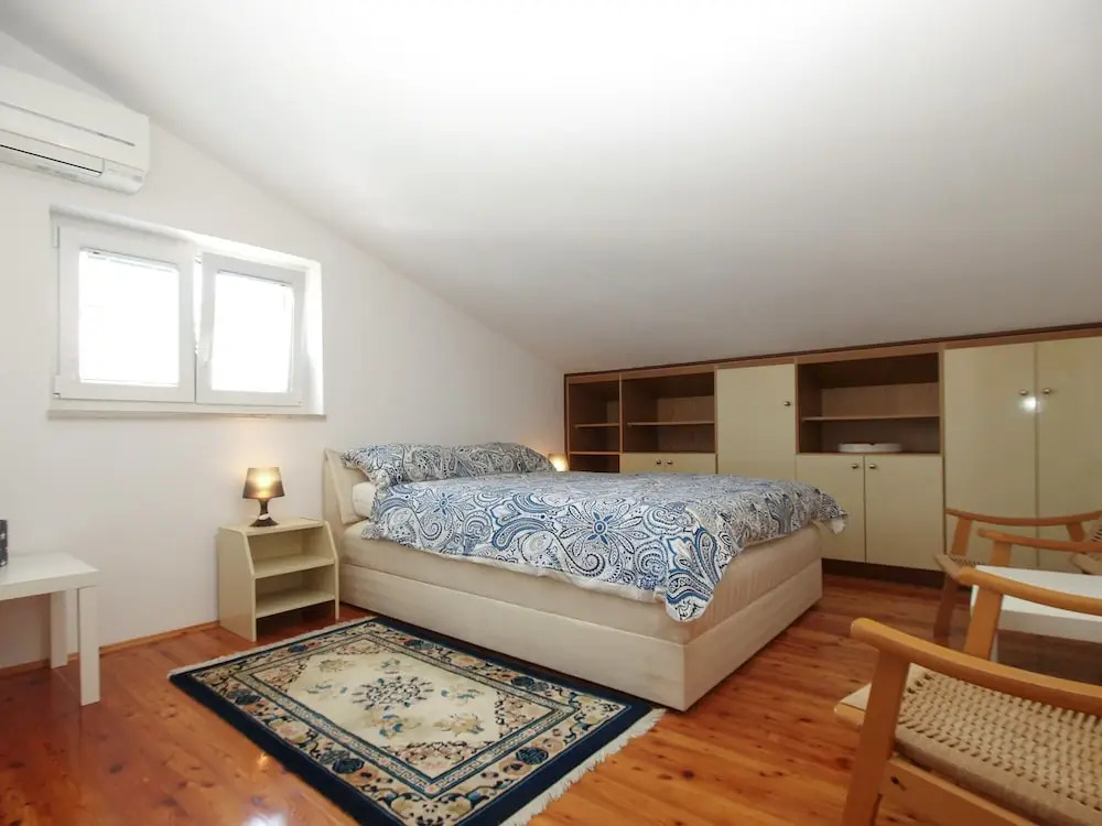Apartment 1893