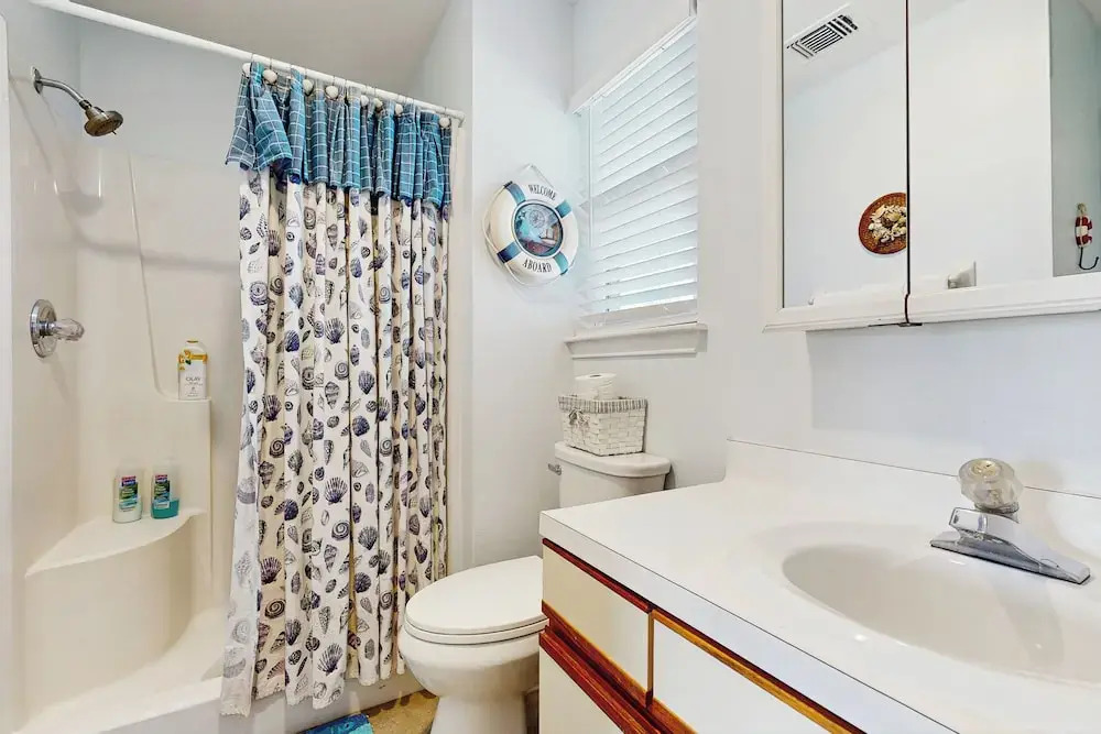 Walk to the Sand! Ocean-view Galveston Townhome