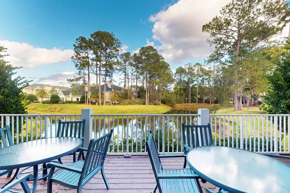 Spacious Condo With Pool, hot tub and Private Washer/dryer