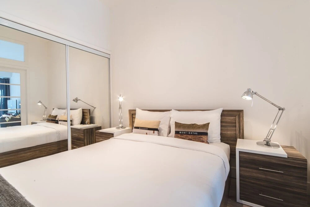 LikeAHotel-Ste Catherine/Downtown Montreal