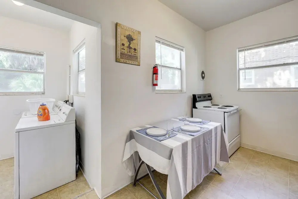 Walk to Food & Art: Condo in Historic Riverside
