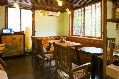 Redwood Inn