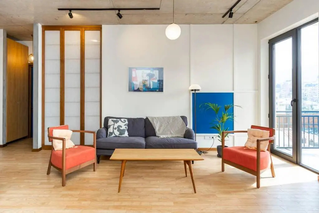 Modern 1BR apt w spacious balcony & a bathtub