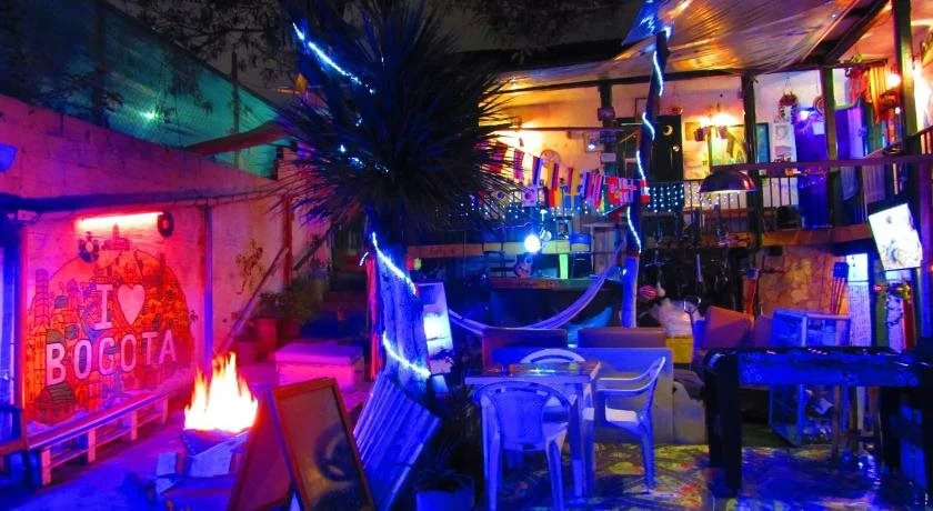 Hostal Gastro Bar Casa Colibrí