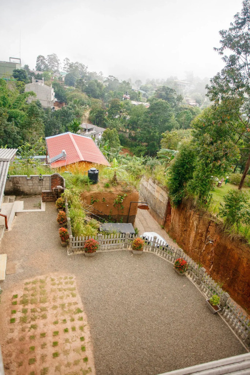 Ella Rawana Den Hotel