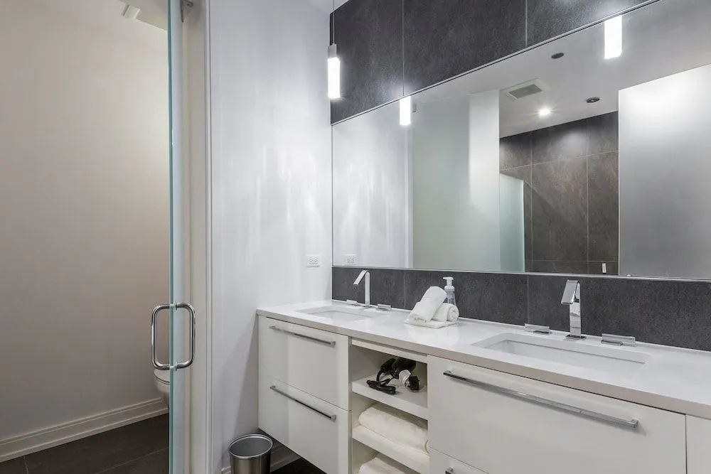 Breathtaking 6 BDR Luxury Condo Downtown Chicago