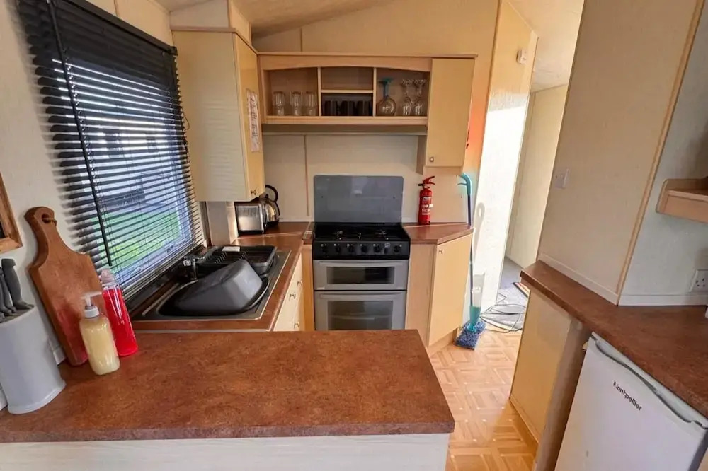3 Bed Caravan 8 Berth Pet Friendly Parking