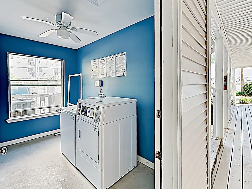 Steps To Beach! Chic Gulf-view Corner Unit W/ Pool 1 Bedroom Condo