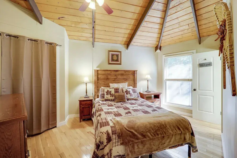 2 Decks, Mountain View: Beech Mountain Cabin!