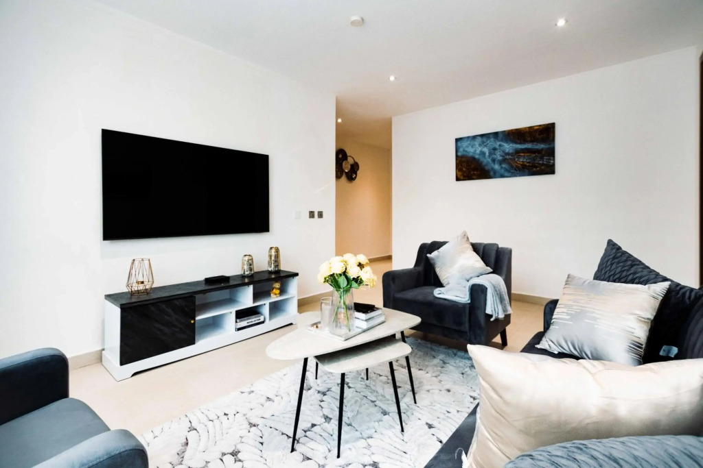 Incredible 3 Bedroom Apartment Space Available