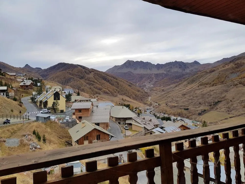 Apartment With 3 Bedrooms in Vars, With Wonderful Mountain View, Balcony and Wifi - 2 km From the Slopes