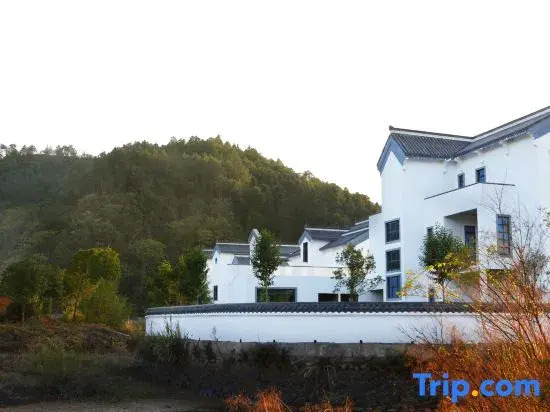 Anyuan Sanbaishan Hot Spring Resort Hotel