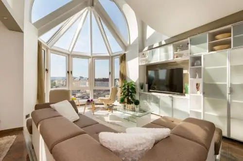 Panorama Dream Home w 3BDR, A/C, Garage & Jacuzzi