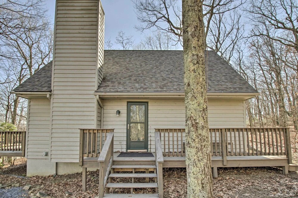 Cozy Wintergreen Cabin Near Mountain Inn & Slopes!