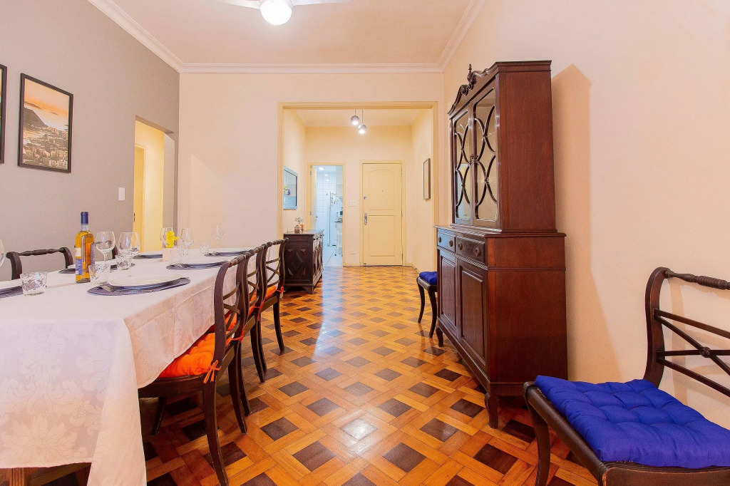 Copacabana 3qts Com Garagem, Internet 500mbs, Som Bluetooth E A Poucos Metros Da