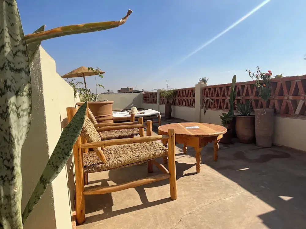 Riad Al Muhandiz with Duplex Suites and Rooftop Pool near Jemaa El Fna