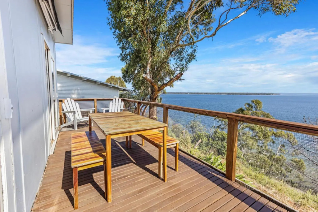 Lakescapes Cottage - 180 Degree Panoramic Views