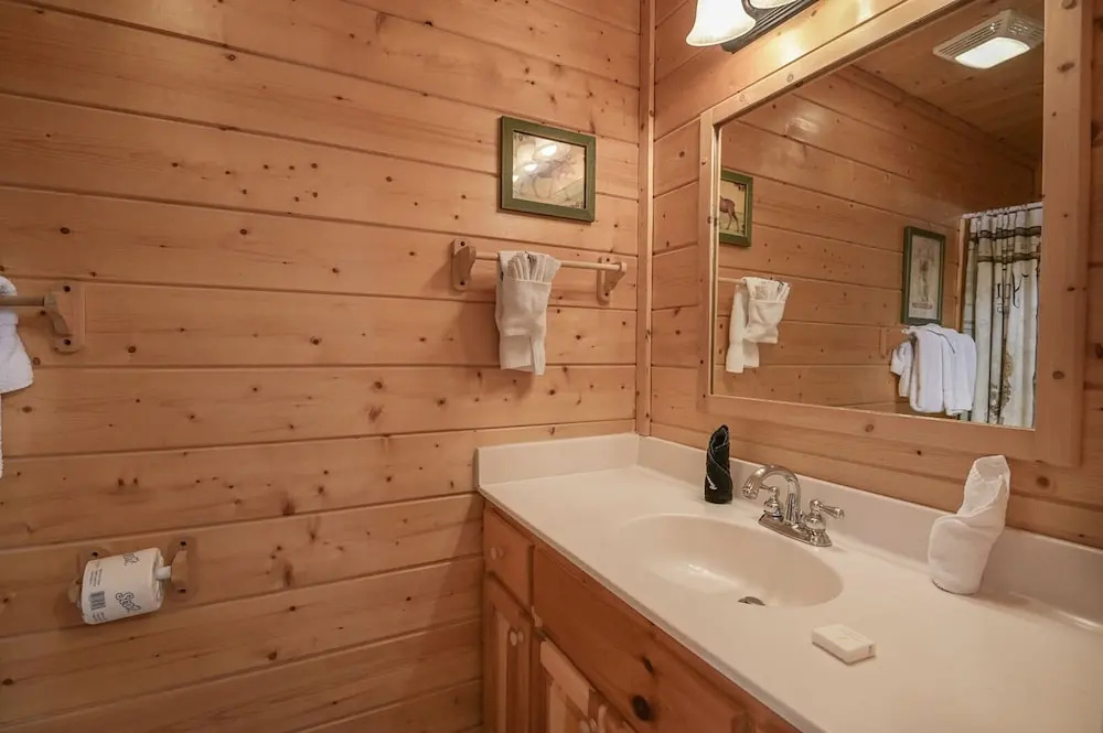 Hillside Retreat by Heritage Cabin Rentals