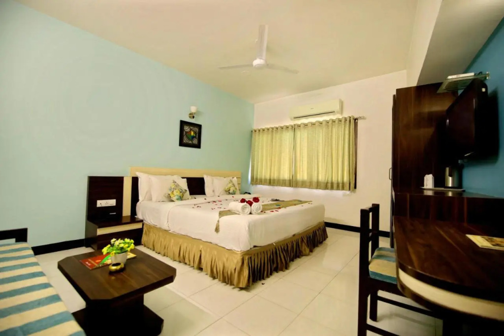 Ashish Palace - A City Centre Hotel